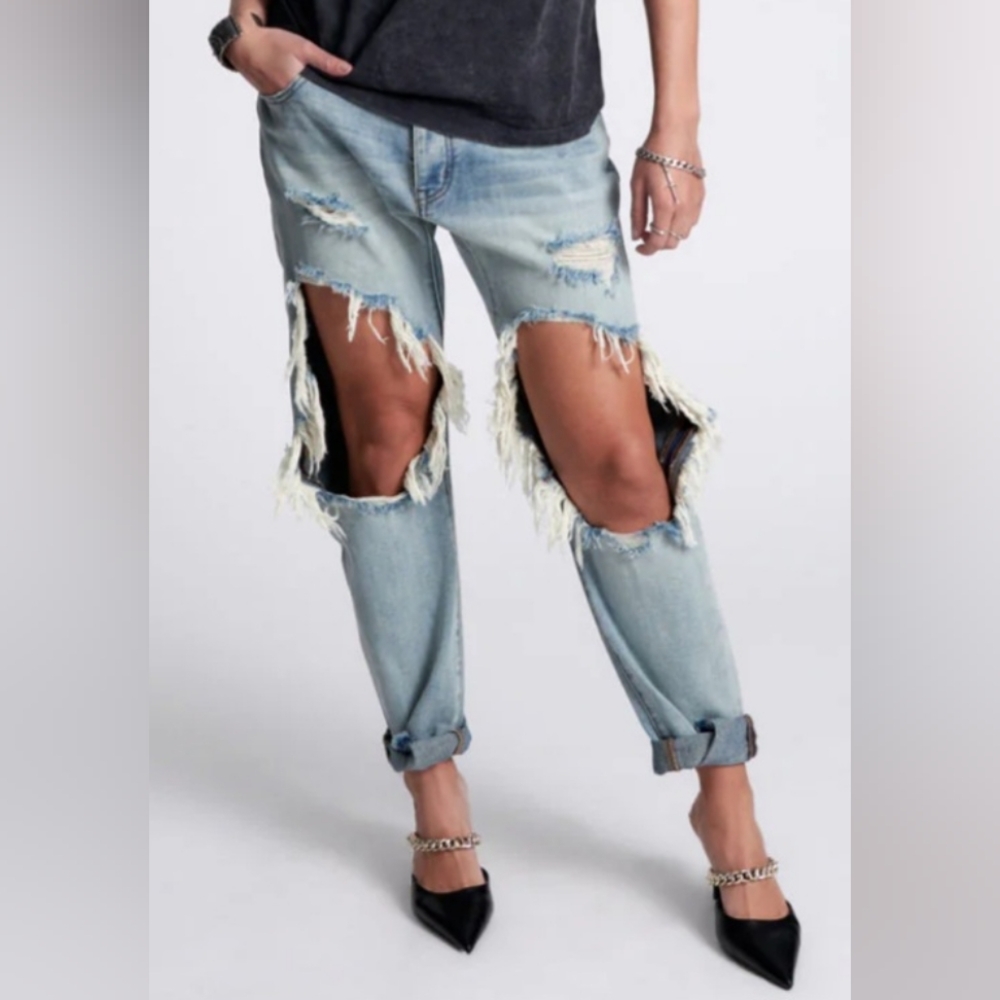 One Teaspoon boyfriend jeans.
